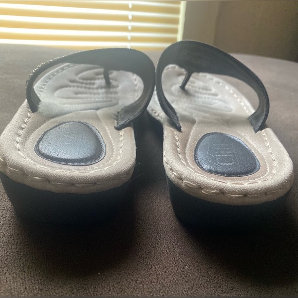 Cliffs Sandals - Picture 3 of 4